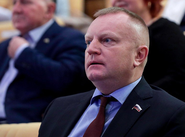 Первый заместитель Председателя Комитета по вопросам собственности, земельным и имущественным отношениям Иван Сухарев