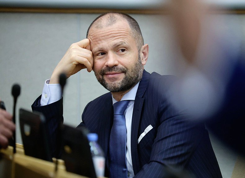 Первый заместитель Председателя Комитета по строительству и ЖКХ Роман Лябихов