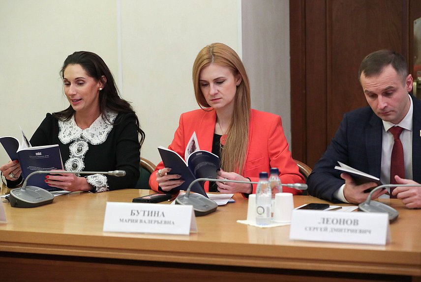 Members of the Committee on International Affairs Roza Chemeris and Maria Butina and Deputy Chairman of the Committee on Health Protection Sergey Leonov