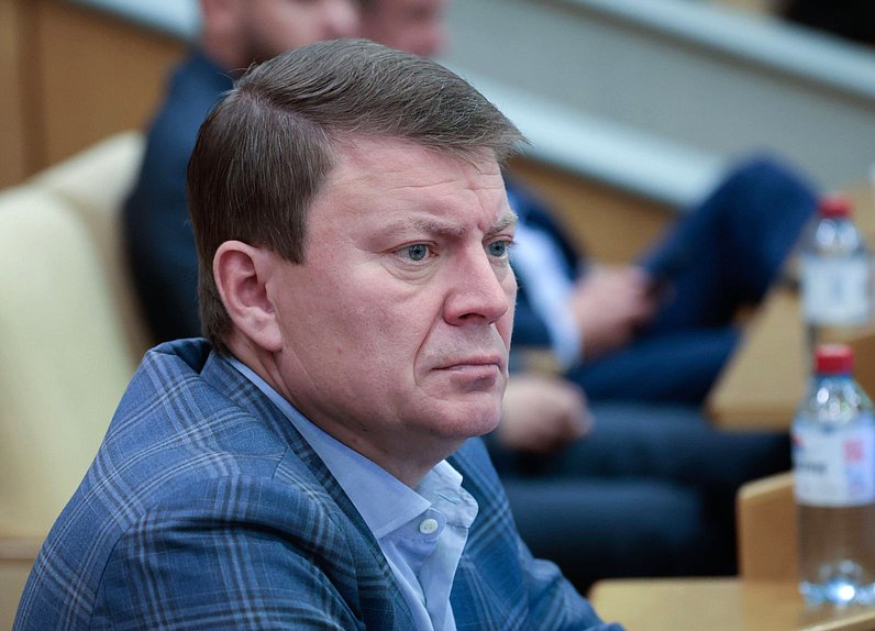 Член фракции "Единая Россия" Сергей Еремин