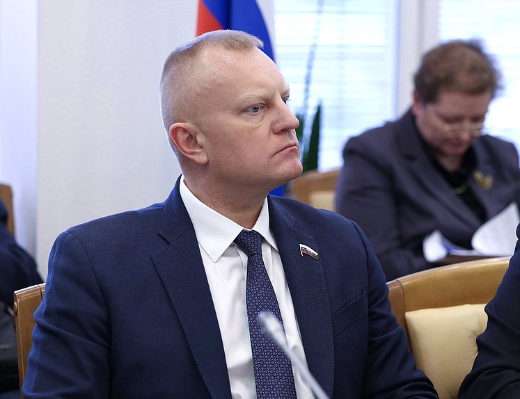 Первый заместитель Председателя Комитета по вопросам собственности, земельным и имущественным отношениям Иван Сухарев