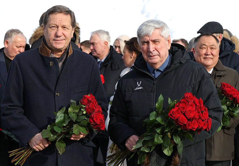 Первые заместители Председателя Государственной Думы Александр Жуков и Иван Мельников