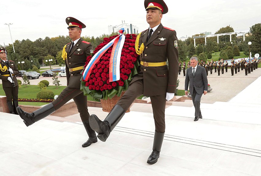 Laying flowers at Monument of Independence and Humanism in Tashkent