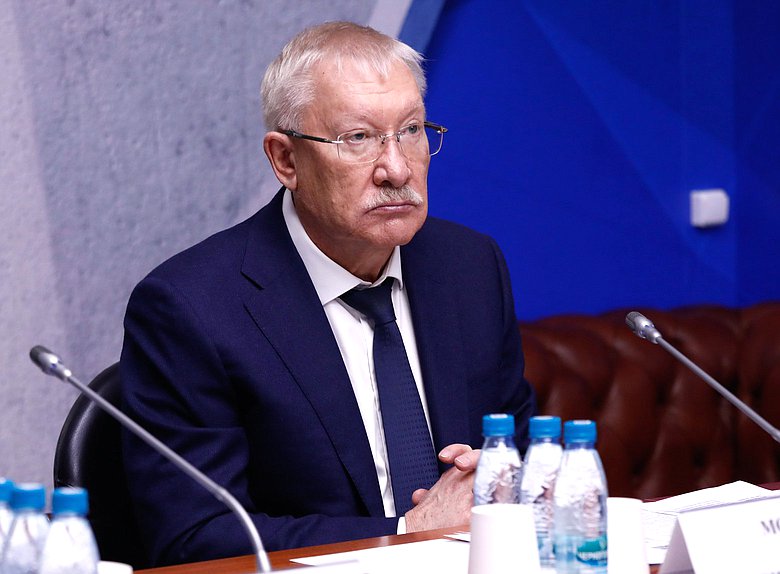 Председатель Комитета по контролю Олег Морозов