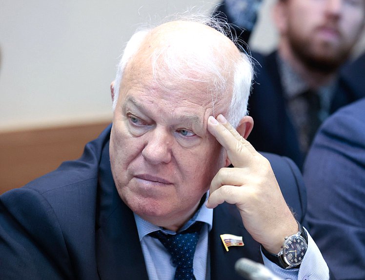 Член Комитета по экологии, природным ресурсам и охране окружающей среды Анатолий Грешневиков