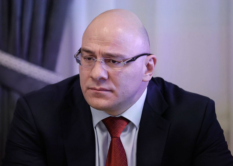 Член Комитета по делам Содружества Независимых Государств, евразийской интеграции и связям с соотечественниками Артур Таймазов