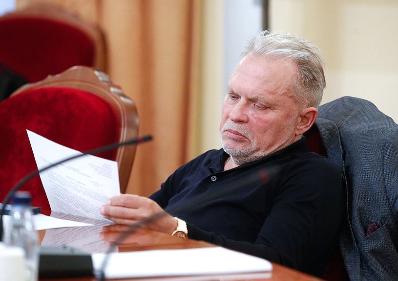 Член Комитета по охране здоровья Андрей Горохов