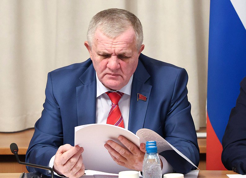 Первый заместитель Председателя Комитета по труду, социальной политике и делам ветеранов Николай Коломейцев