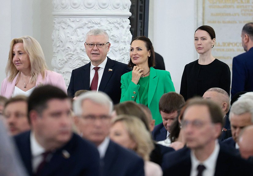 Председатель Комитета по безопасности и противодействию коррупции Василий Пискарев, Первый заместитель Председателя Комитета по защите семьи, вопросам отцовства, материнства и детства Татьяна Буцкая и Первый заместитель Председателя Комитета по просвещению Алена Аршинова