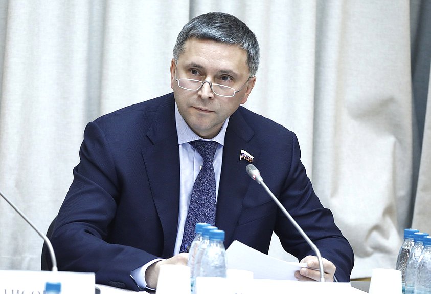 Председатель Комитета по экологии, природным ресурсам и охране окружающей среды Дмитрий Кобылкин