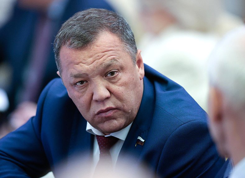 Член Комитета по безопасности и противодействию коррупции Динар Гильмутдинов