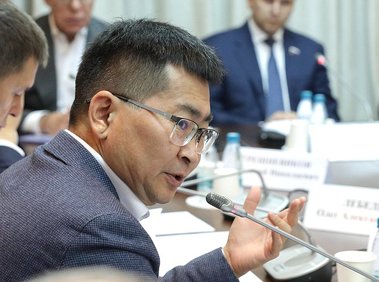 Член Комитета по экологии, природным ресурсам и охране окружающей среды Николай Будуев