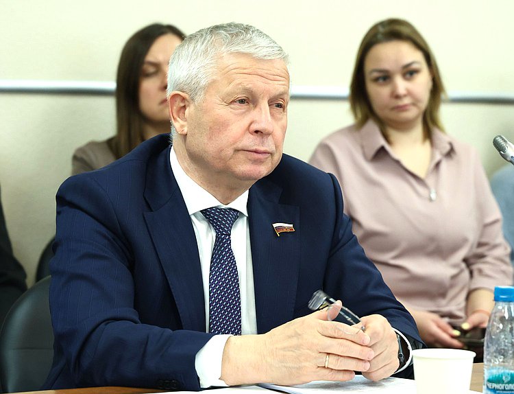 Член Комитета по экономической политике Виктор Кидяев