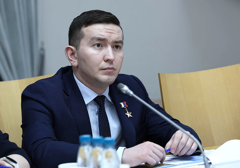 Заседание Комитета по защите семьи, вопросам отцовства, материнства и детства с участием Министра просвещения РФ Сергея Кравцова