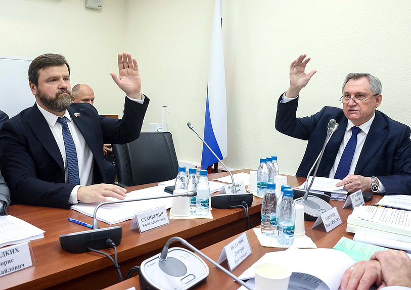 Заместитель Председателя Комитета по энергетике Юрий Станкевич и Председатель Комитета Николай Шульгинов