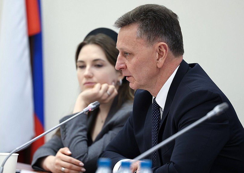 Первый заместитель Председателя Комитета по науке и высшему образованию Владимир Сипягин