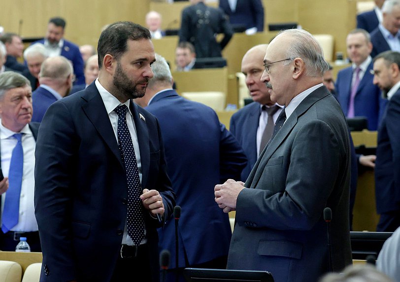 Первый заместитель Председателя Комитета по науке и высшему образованию Александр Мажуга и Председатель Комитета Сергей Кабышев