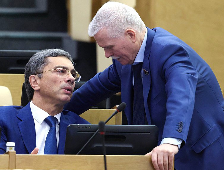 Председатель Комитета по промышленности и торговле Владимир Гутенев и член Комитета Сергей Пантелеев