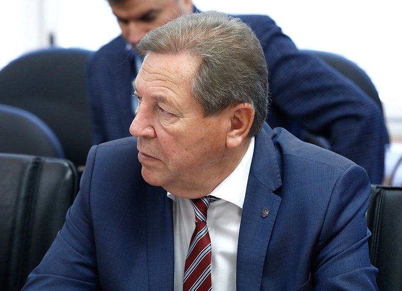 Член Комитета по науке и высшему образованию Михаил Кузьмин