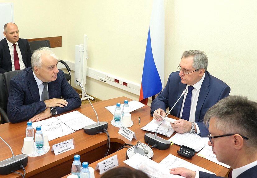 Первый заместитель Председателя Комитета по энергетике Павел Завальный и Председатель Комитета Николай Шульгинов