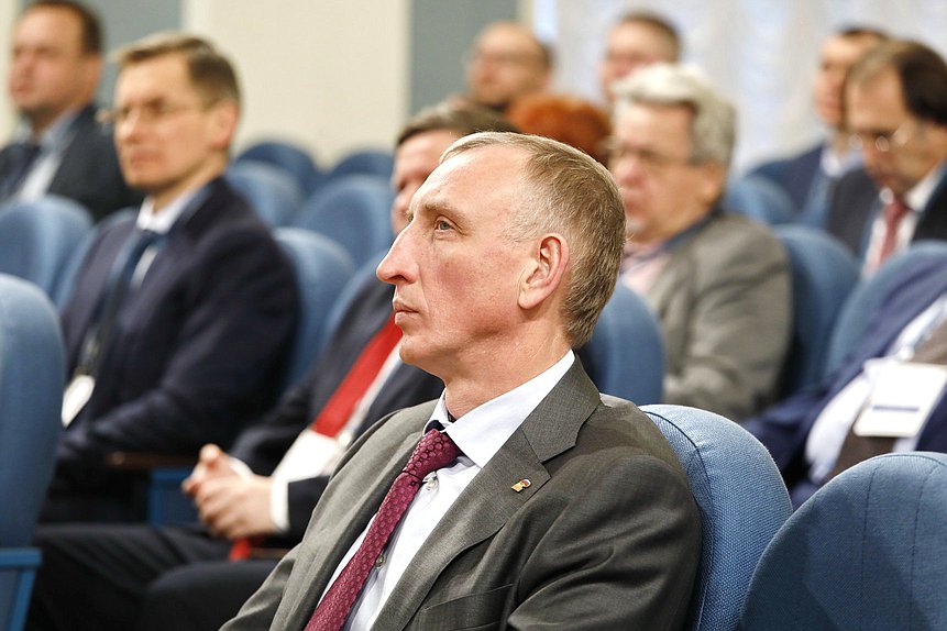 Первый заместитель Председателя Комитета по промышленности и торговле Александр Козловский. Сессия "Производство и инвестиции"