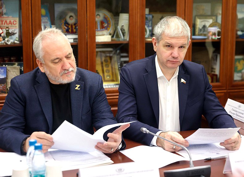 Члены Комитета по развитию Дальнего Востока и Арктики Павел Симигин и Михаил Кисляков