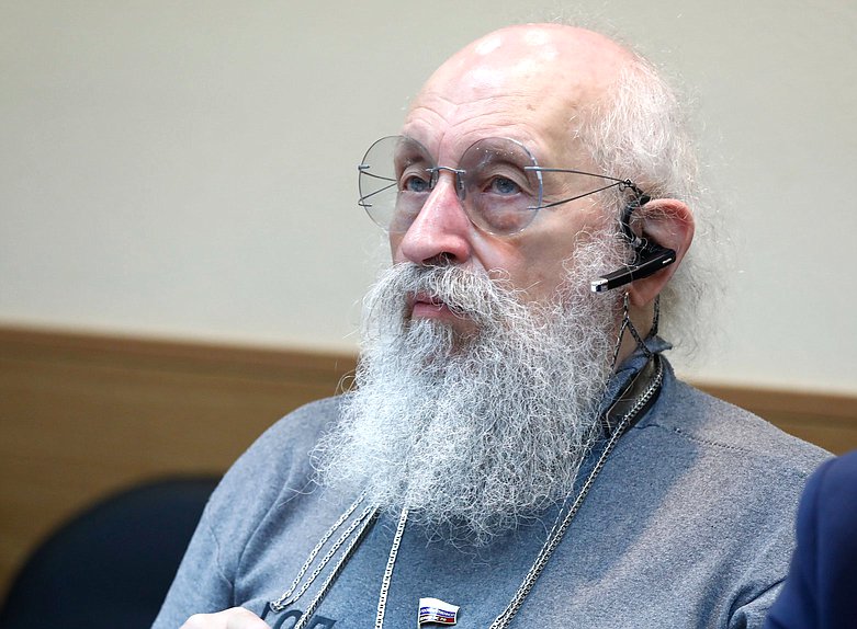 Член Комитета по просвещению Анатолий Вассерман