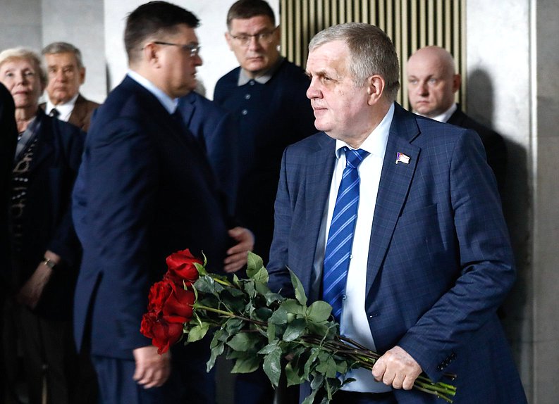 Первый заместитель Председателя Комитета по труду, социальной политике и делам ветеранов Николай Коломейцев