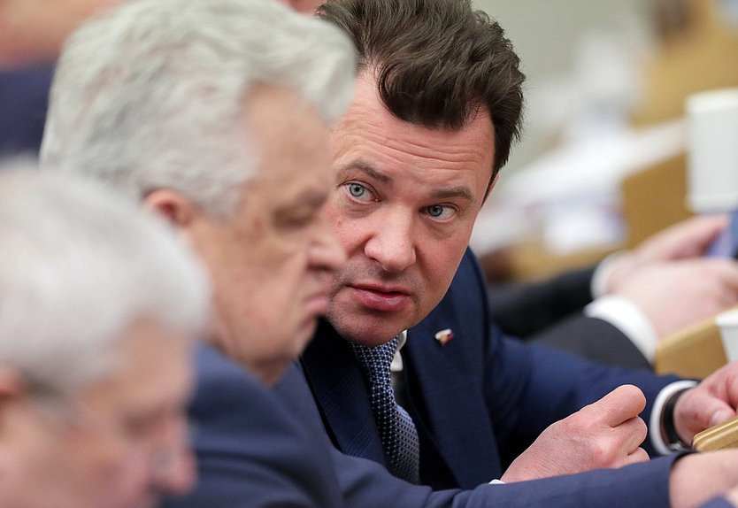 Член Комитета по транспорту и развитию транспортной инфраструктуры Роман Романенко