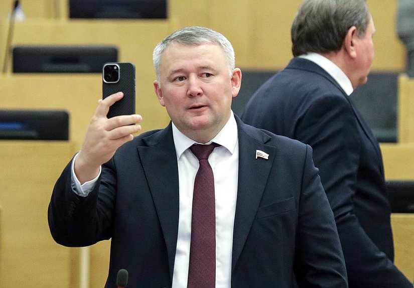 Член Комитета по молодежной политике Вячеслав Дамдинцурунов