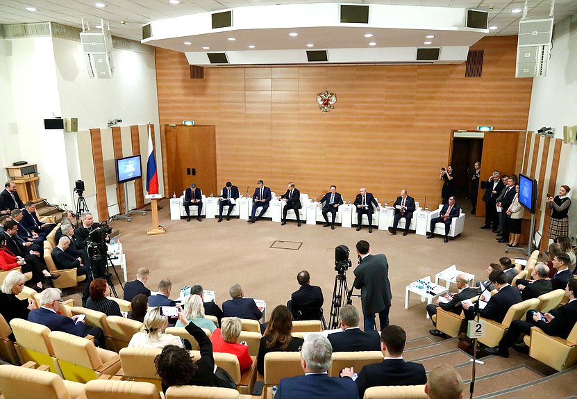 Расширенное заседание Комитетов по промышленности и торговле, по экономической политике, по контролю и по труду, социальной политике и делам ветеранов