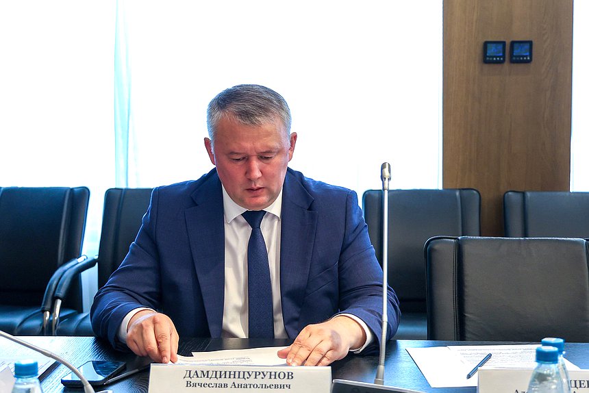 Член Комитета по молодежной политике Вячеслав Дамдинцурунов