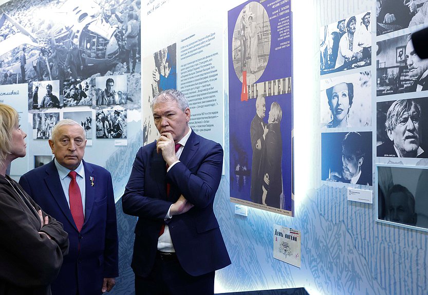 Актриса Елена Яковлева, Председатель Комитета по развитию Дальнего Востока и Арктики Николай Харитонов и Председатель Комитета по делам СНГ, евразийской интеграции и связям с соотечественниками Леонид Калашников