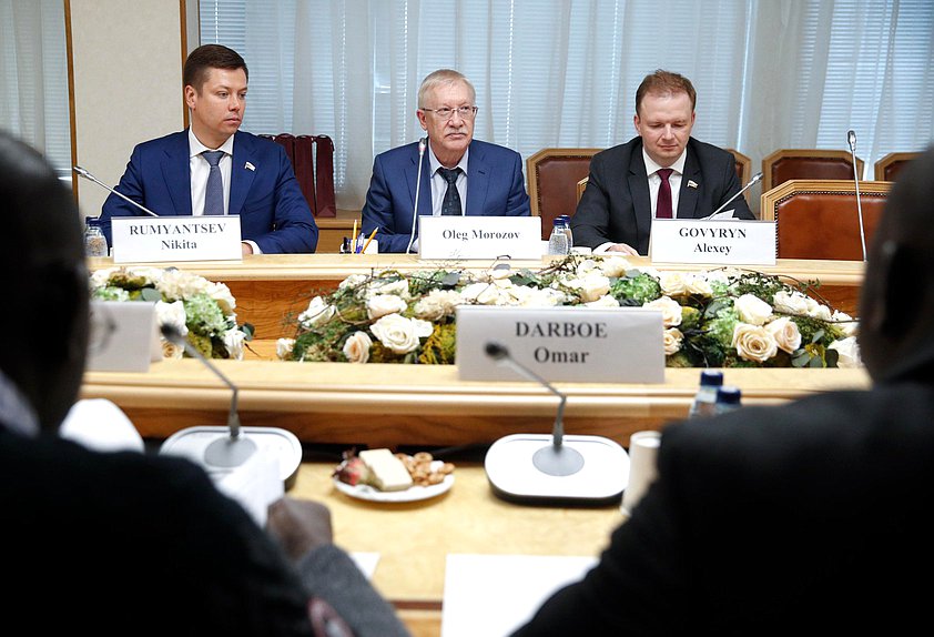 Председатель Комитета по контролю Олег Морозов, член Комитета Никита Румянцев и член Комитета по малому и среднему предпринимательству Алексей Говырин