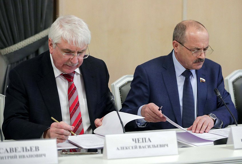 Deputy Chairman of the Committee on International Affairs Aleksei Chepa and Deputy Chairman of the Committee on Health Protection Nikolai Govorin