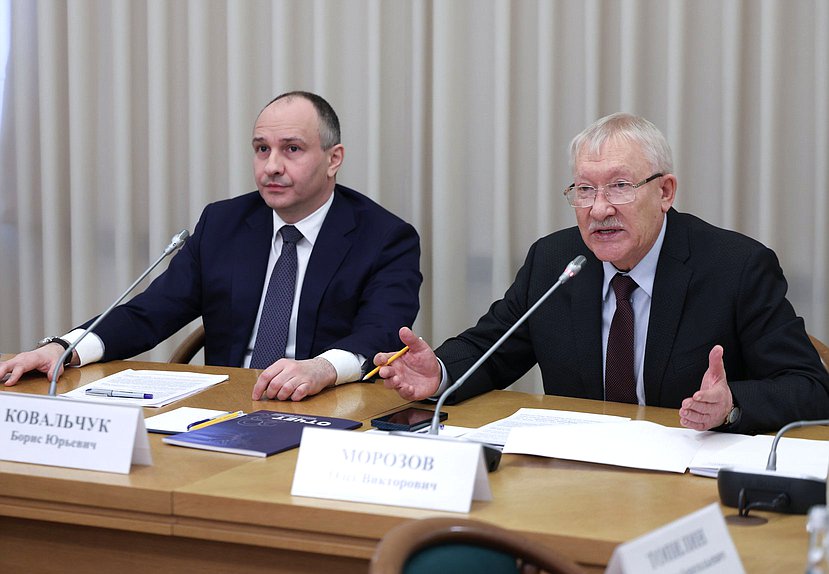 Председатель Счетной палаты РФ Борис Ковальчук и Председатель Комитета по контролю Олег Морозов