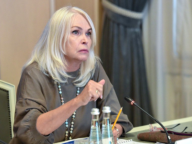 Председатель Комитета по просвещению Ирина Белых