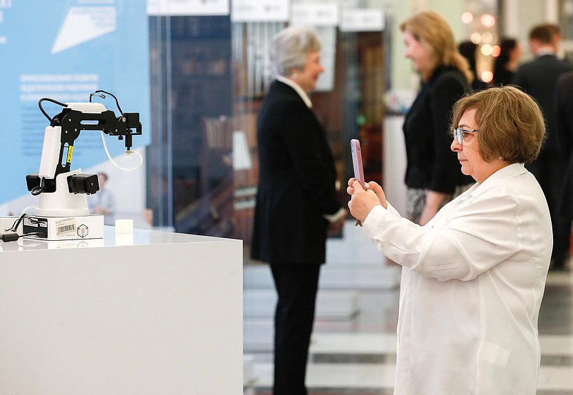 Открытие выставки «Учитель, пред именем твоим…», посвященной Году педагога и наставника