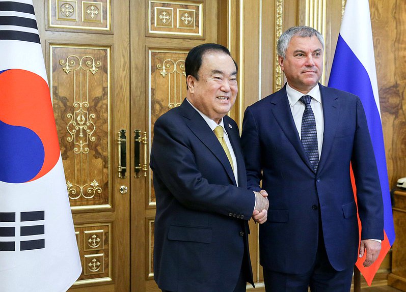 Chairman of the State Duma Viacheslav Volodin and Chairman of the National Assembly of the Republic of Korea Moon Hee-sang