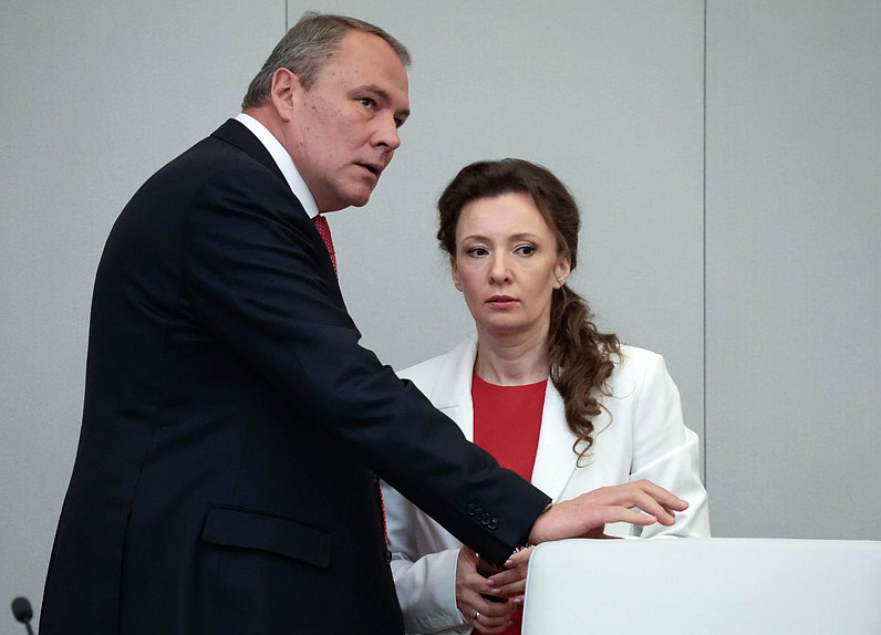 Заместители Председателя Государственной Петр Толстой и Анна Кузнецова