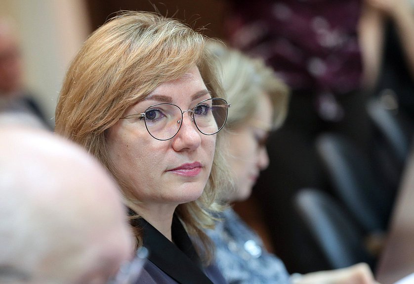 Член Комитета по просвещению Лариса Тутова