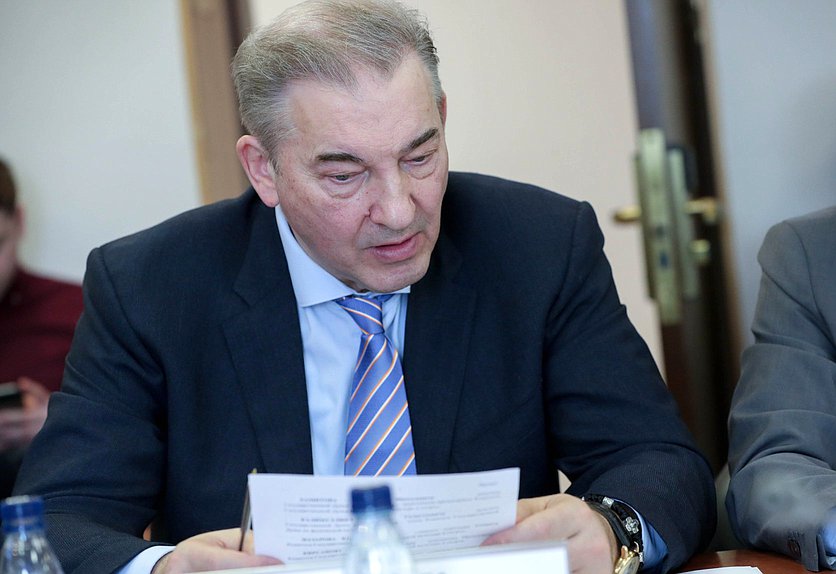 Член Комитета по физической культуре и спорту Владислав Третьяк