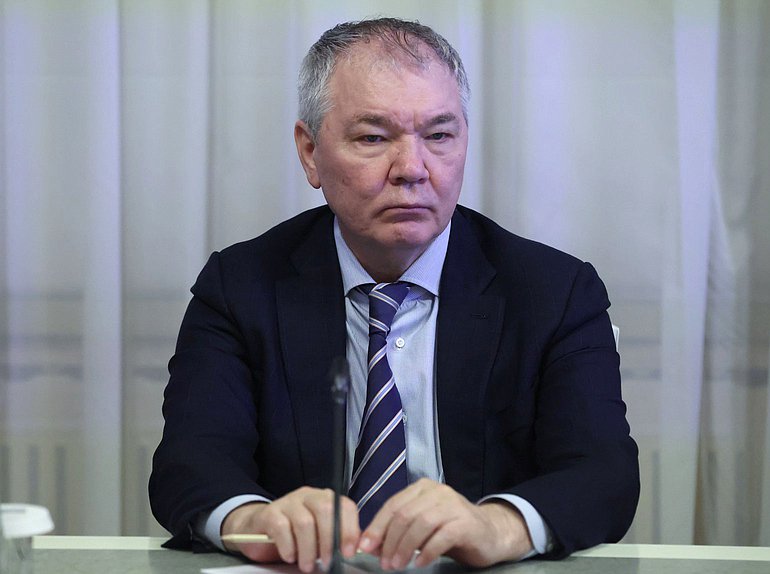 Председатель Комитета по делам СНГ, евразийской интеграции и связям с соотечественниками Леонид Калашников