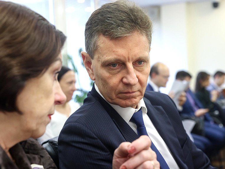 Первый заместитель Председателя Комитета по науке и высшему образованию Владимир Сипягин