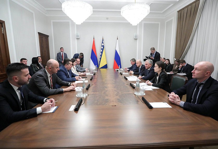 La reunión del Jefe de la Duma Estatal Vyacheslav Volodin con el Presidente de la Asamblea Nacional de la República Srpska (Bosnia y Herzegovina) Nenad Stevandic