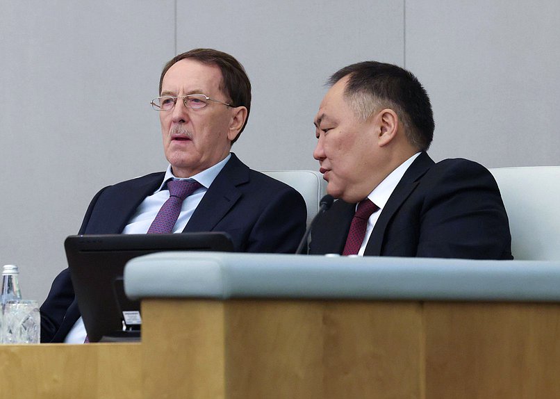 Заместители Председателя Государственной Думы Алексей Гордеев и Шолбан Кара-оол