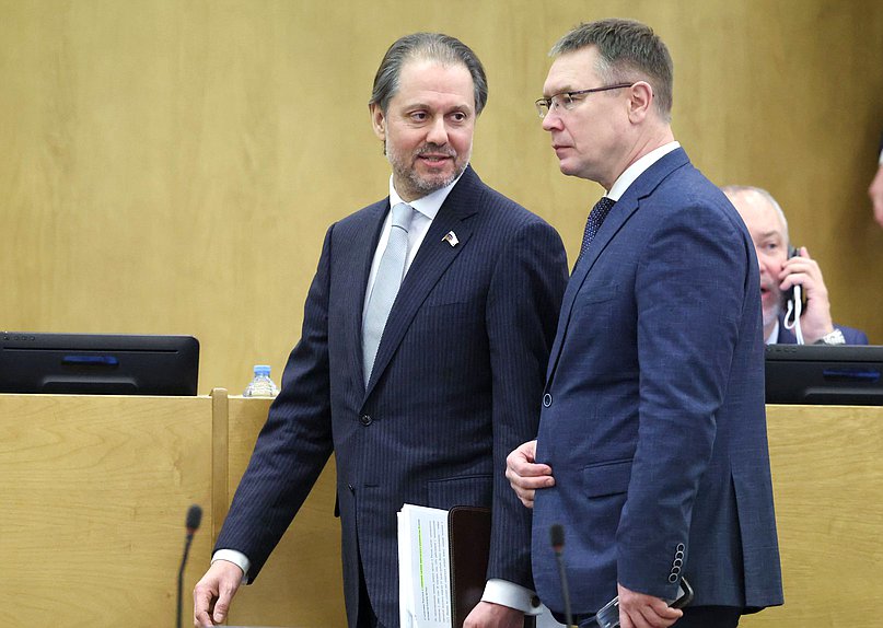 Член Комитета по экологии, природным ресурсам и охране окружающей среды Владимир Сысоев и Первый заместитель Председателя Комитета по развитию Дальнего Востока и Арктики Сергей Каргинов