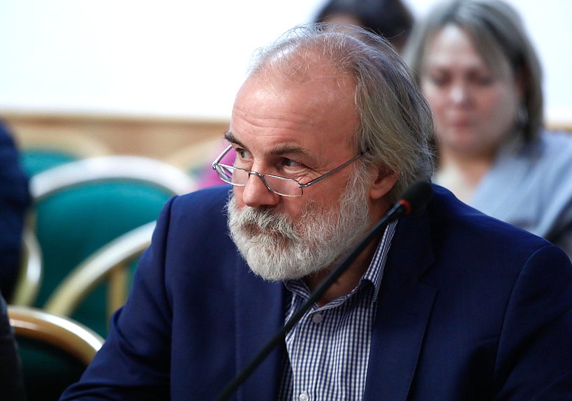 Круглый стол на тему «О совершенствовании системы регулирования особых прав при приеме на обучение по образовательным программам высшего образования»