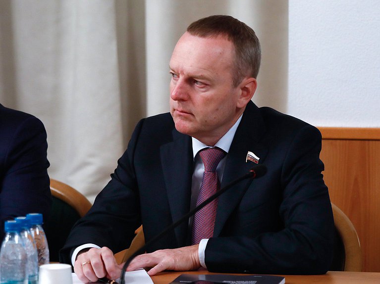 Первый заместитель Председателя Комитета по финансовому рынку Константин Бахарев