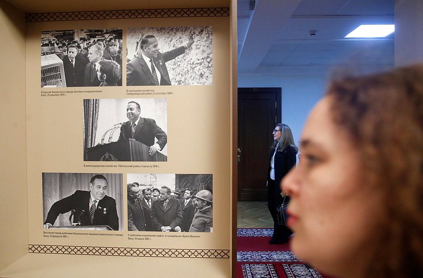 Осмотр выставки «Гейдар Алиев. Жизнь длиною в вечность» Председателем Государственной Думы Вячеславом Володиным и Председателем Милли Меджлиса Азербайджанской Республики Сагибой Гафаровой